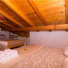 4 Bedroom Villa with Pool on Drvenik Mali, Sleeps 10-11